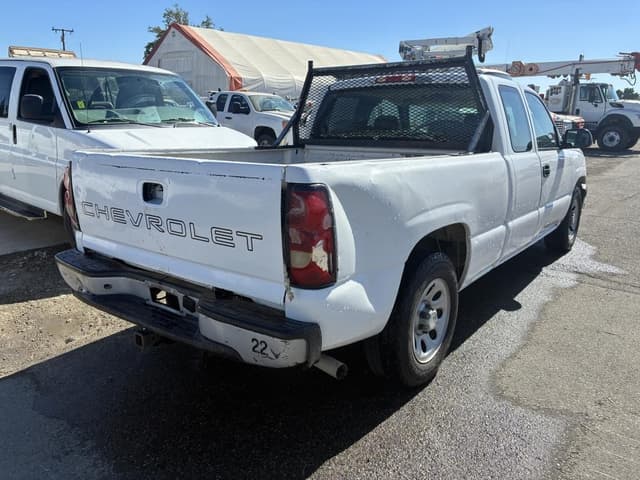 Image of Chevrolet Silverado equipment image 2