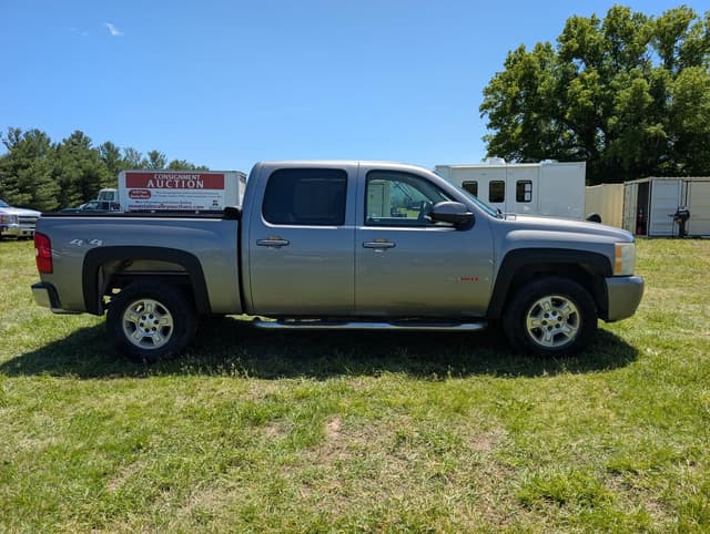 Image of Chevrolet Silverado equipment image 3