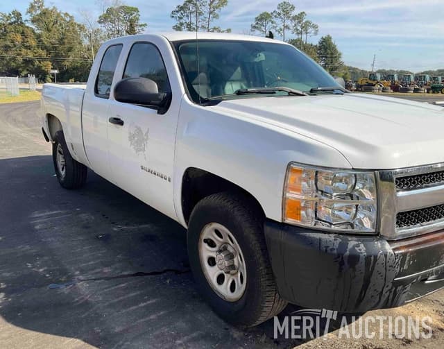Image of Chevrolet Silverado equipment image 2