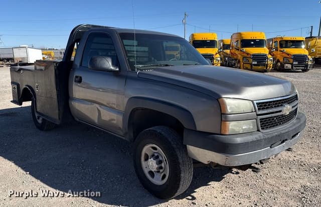Image of Chevrolet 2500 equipment image 2