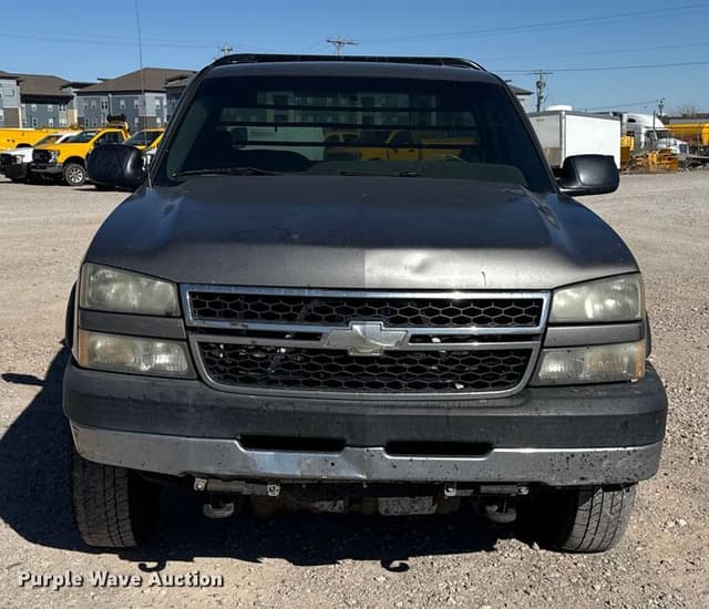 Image of Chevrolet 2500 equipment image 1