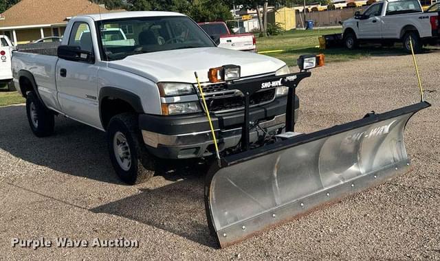 Image of Chevrolet 2500 equipment image 2