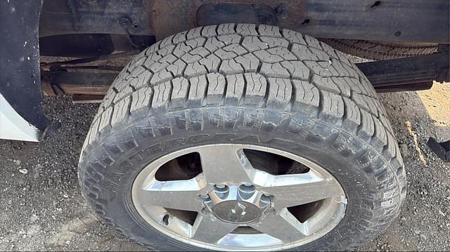 Image of Chevrolet 2500HD equipment image 4