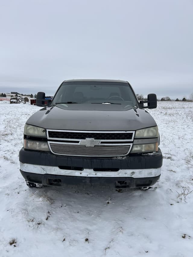 Image of Chevrolet 2500HD equipment image 1