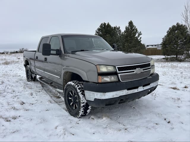 Image of Chevrolet 2500HD equipment image 2