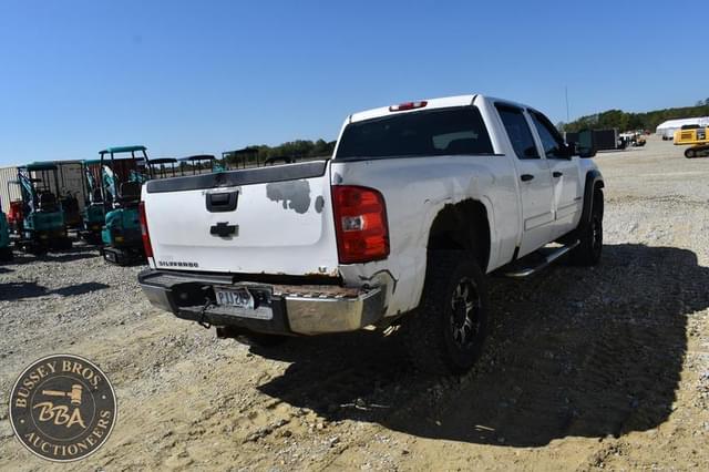 Image of Chevrolet 2500HD equipment image 3