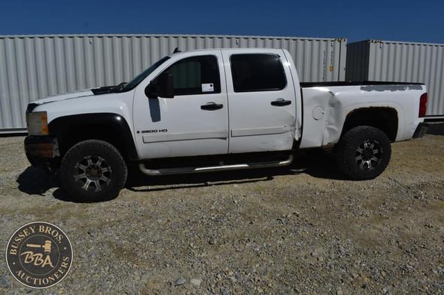 Image of Chevrolet 2500HD equipment image 1