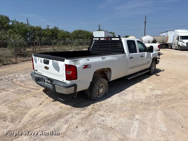 Image of Chevrolet 2500HD equipment image 4