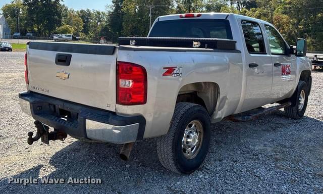 Image of Chevrolet 2500HD equipment image 4