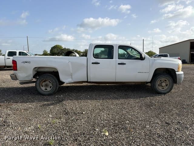 Image of Chevrolet 2500HD equipment image 3