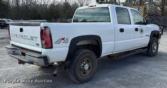 Image of Chevrolet 2500HD equipment image 4