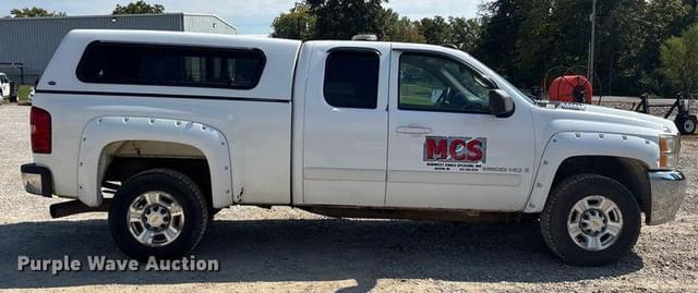 Image of Chevrolet 2500HD equipment image 3