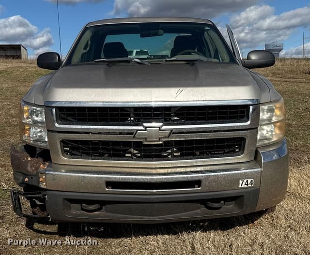 Image of Chevrolet 2500HD equipment image 1