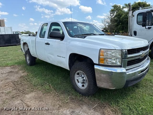 Image of Chevrolet 2500HD equipment image 2
