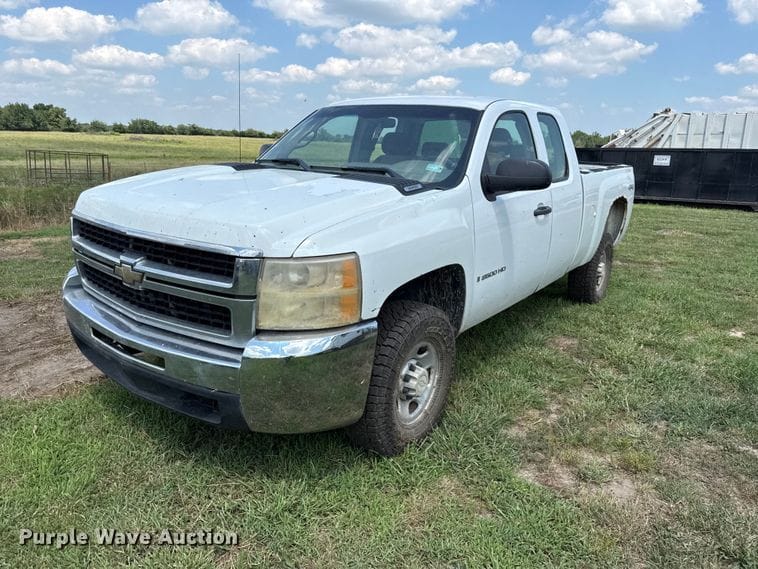 2007 Chevrolet 2500HD Equipment Image0
