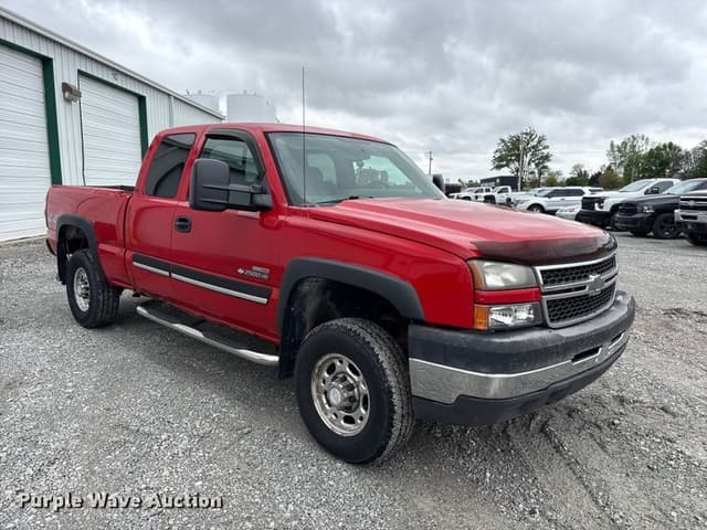 Image of Chevrolet 2500HD equipment image 2