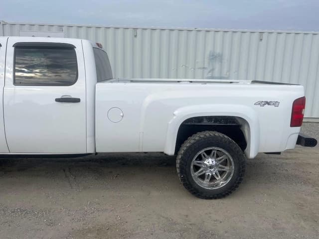 Image of Chevrolet 2500HD equipment image 4