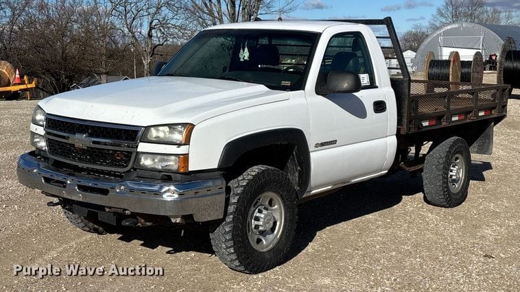 2007 Chevrolet 2500HD Equipment Image0