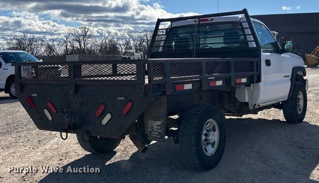Image of Chevrolet 2500HD equipment image 4