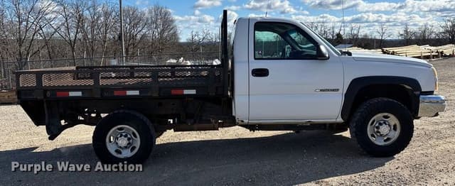 Image of Chevrolet 2500HD equipment image 3