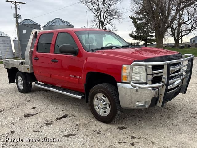 Image of Chevrolet 2500HD equipment image 2