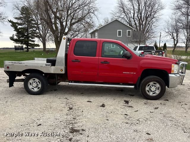 Image of Chevrolet 2500HD equipment image 3