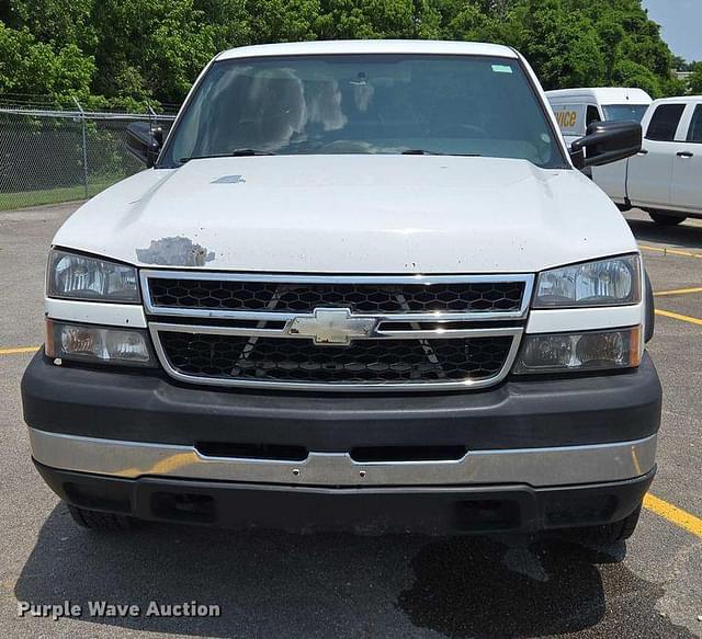 Image of Chevrolet 2500HD equipment image 1
