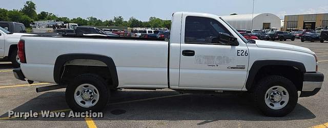 Image of Chevrolet 2500HD equipment image 3