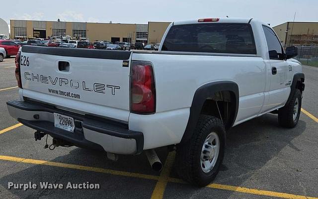 Image of Chevrolet 2500HD equipment image 4