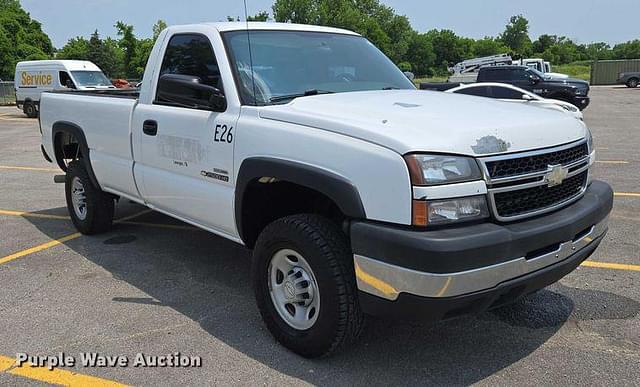 Image of Chevrolet 2500HD equipment image 2