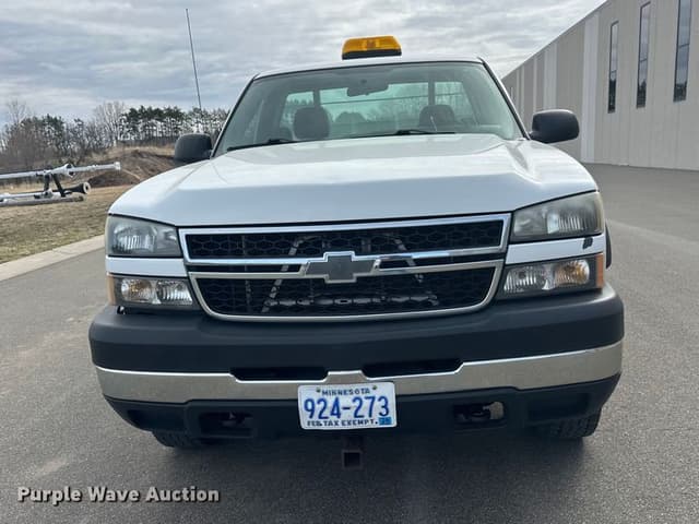 Image of Chevrolet 2500HD equipment image 1
