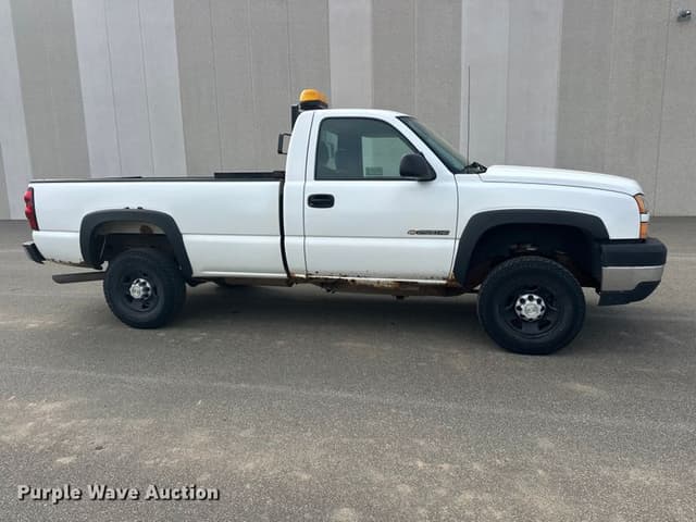 Image of Chevrolet 2500HD equipment image 3