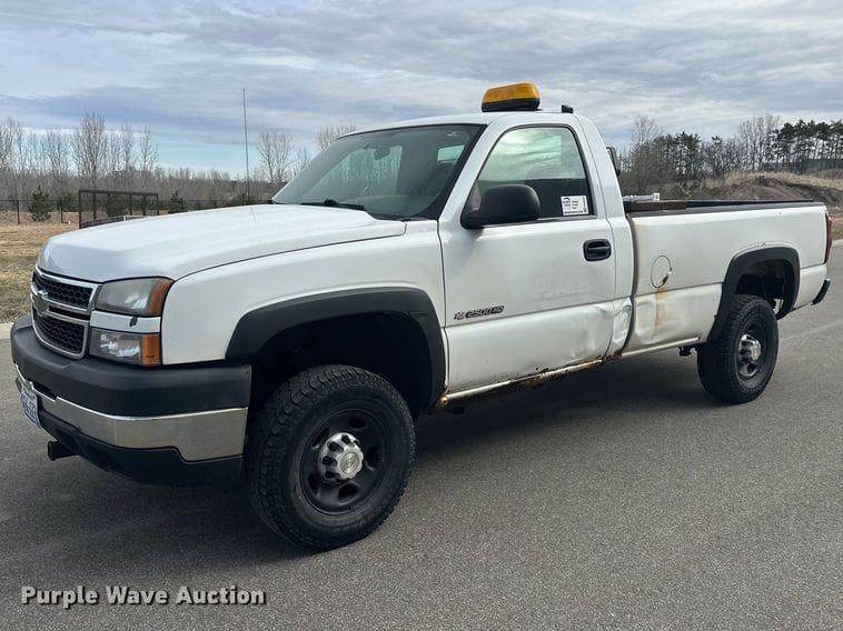 2007 Chevrolet 2500HD Equipment Image0