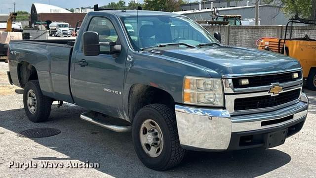 Image of Chevrolet 2500HD equipment image 2