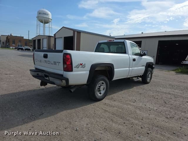 Image of Chevrolet 2500HD equipment image 4