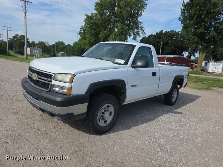 2007 Chevrolet 2500HD Equipment Image0