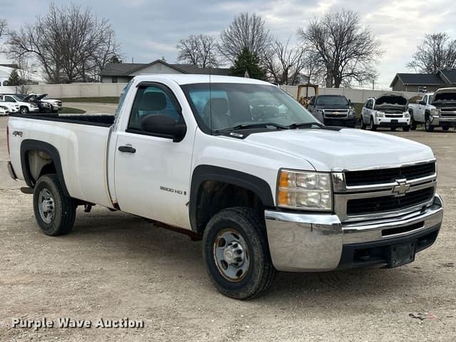 Image of Chevrolet 2500HD equipment image 2