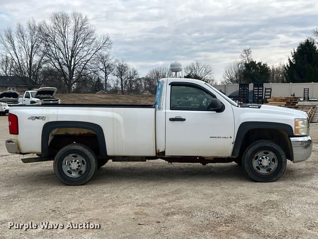 Image of Chevrolet 2500HD equipment image 3