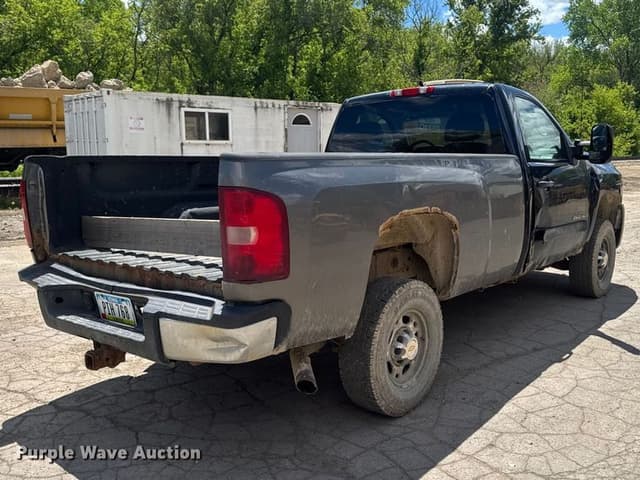 Image of Chevrolet Silverado equipment image 4