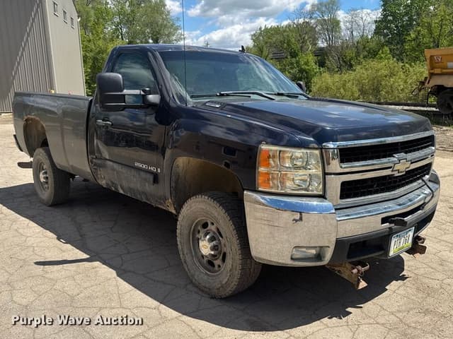 Image of Chevrolet Silverado equipment image 2