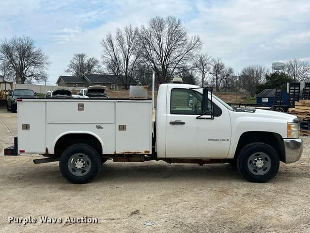 Image of Chevrolet 2500HD equipment image 3