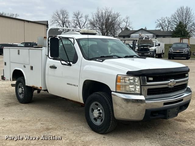 Image of Chevrolet 2500HD equipment image 2