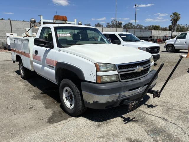 Image of Chevrolet 2500HD equipment image 1