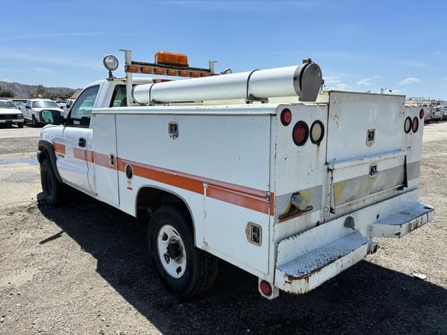 Image of Chevrolet 2500HD equipment image 3