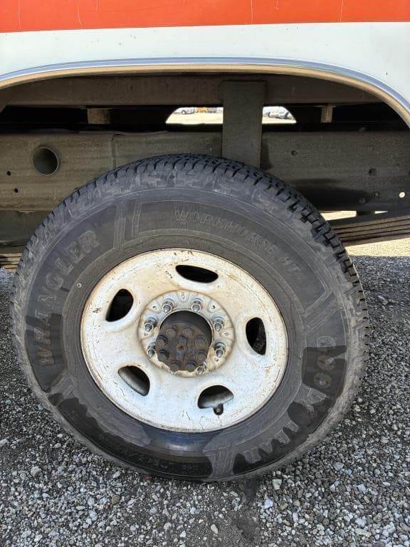 Image of Chevrolet 2500HD equipment image 4