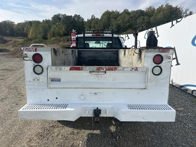 Image of Chevrolet 3500 equipment image 3