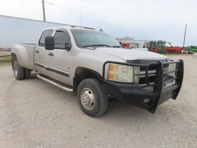 Image of Chevrolet 3500HD equipment image 3