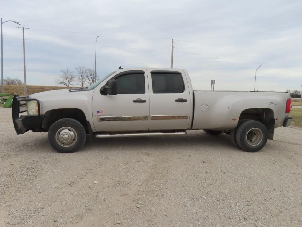 2007 Chevrolet 3500HD Equipment Image0
