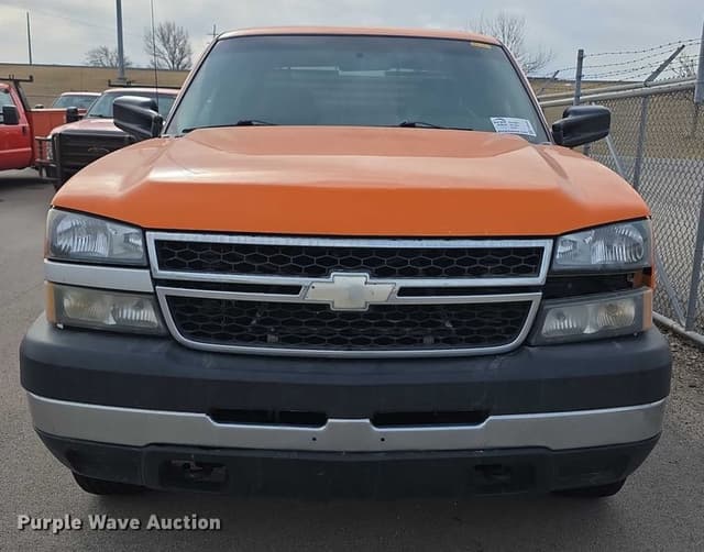 Image of Chevrolet 3500 equipment image 1