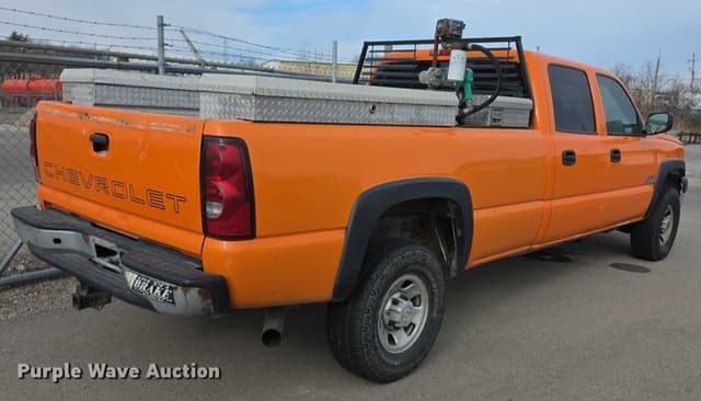 Image of Chevrolet 3500 equipment image 4